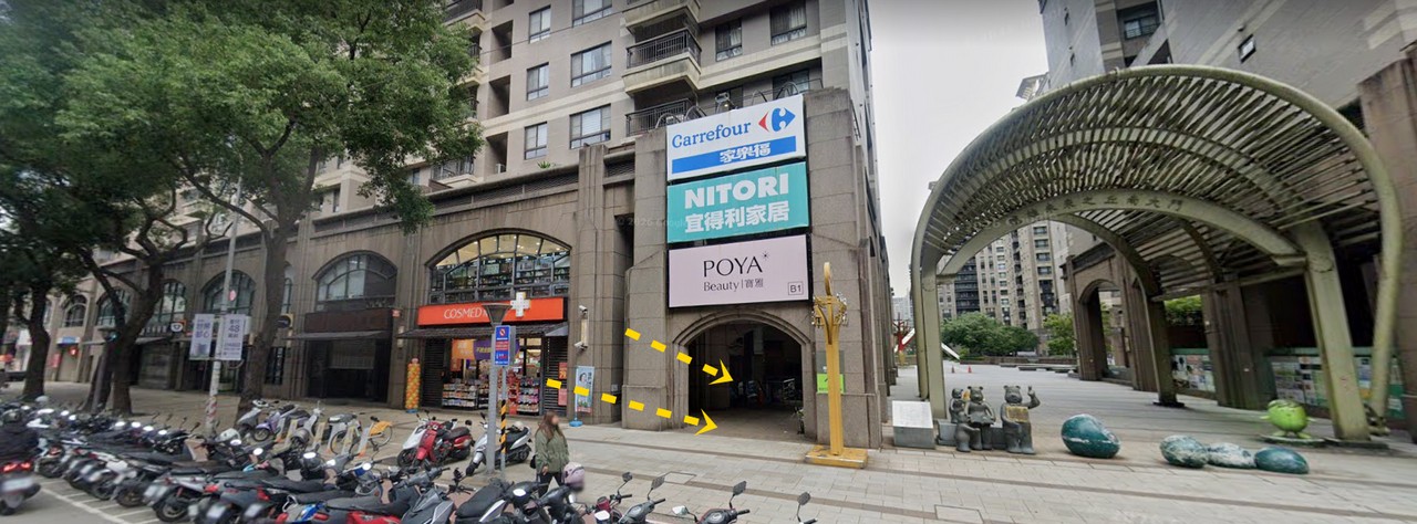 家樂福林口店B1特賣會︱艾伯特服飾下殺100元起,T恤背心3件500元/多利寶寢具枕頭買一送一,工廠直送2折起