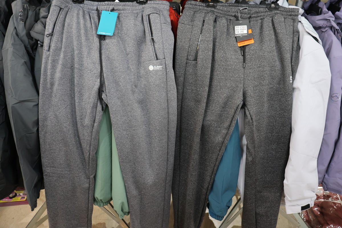 家樂福林口店B1特賣會︱艾伯特服飾下殺100元起,T恤背心3件500元/多利寶寢具枕頭買一送一,工廠直送2折起