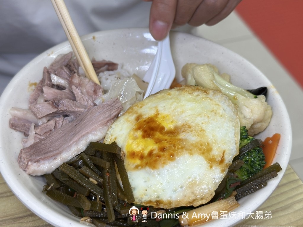 苗栗竹南美食報到！︱國鼎鵝肉飯-人氣鵝肉便當,玉里麵,切盤推薦、菜單價格一次看