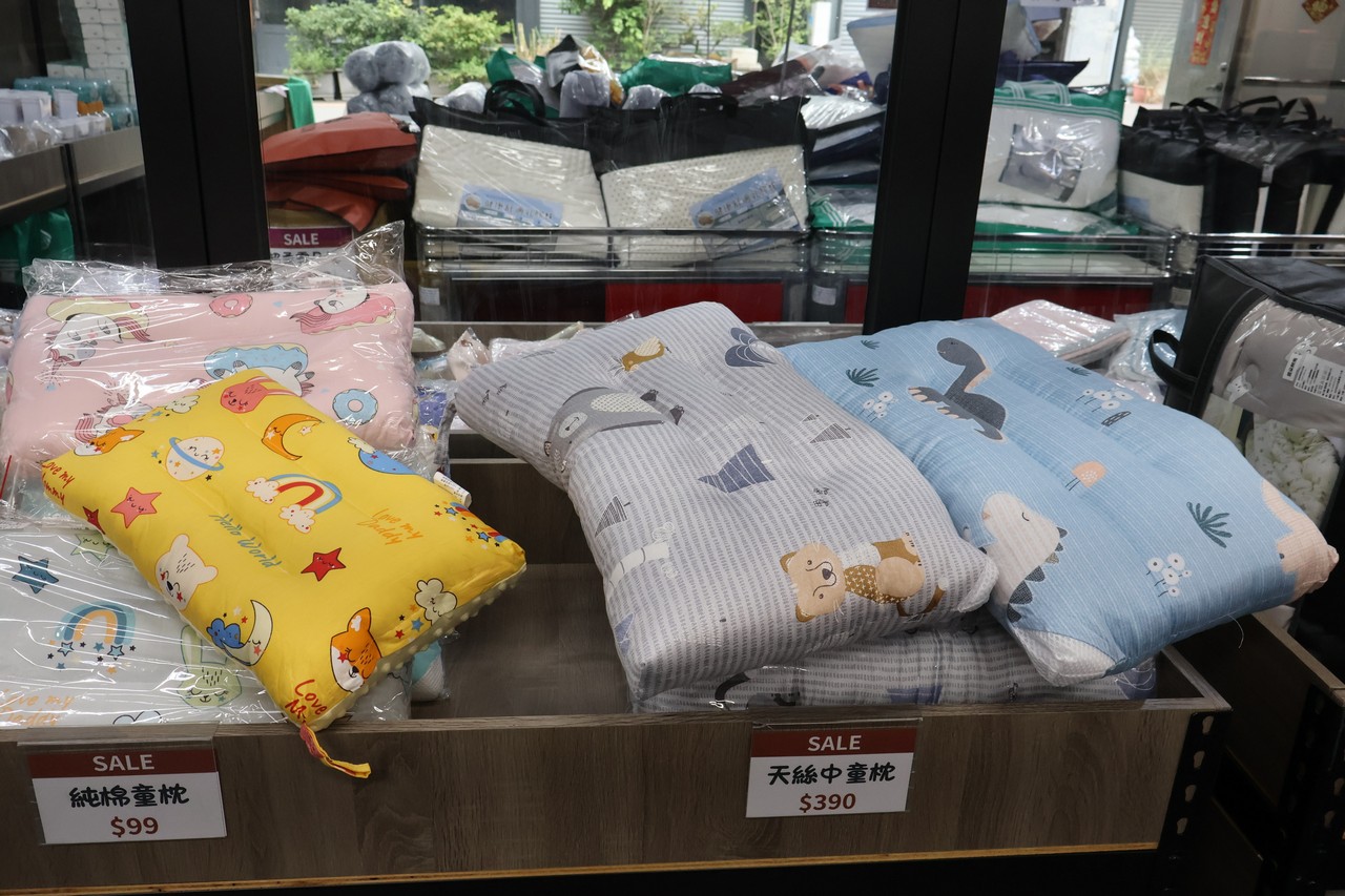 台中妞妞寢具︱夏季廠拍特賣 枕頭買一送一、涼感床包涼被全面下殺再送滿額好禮