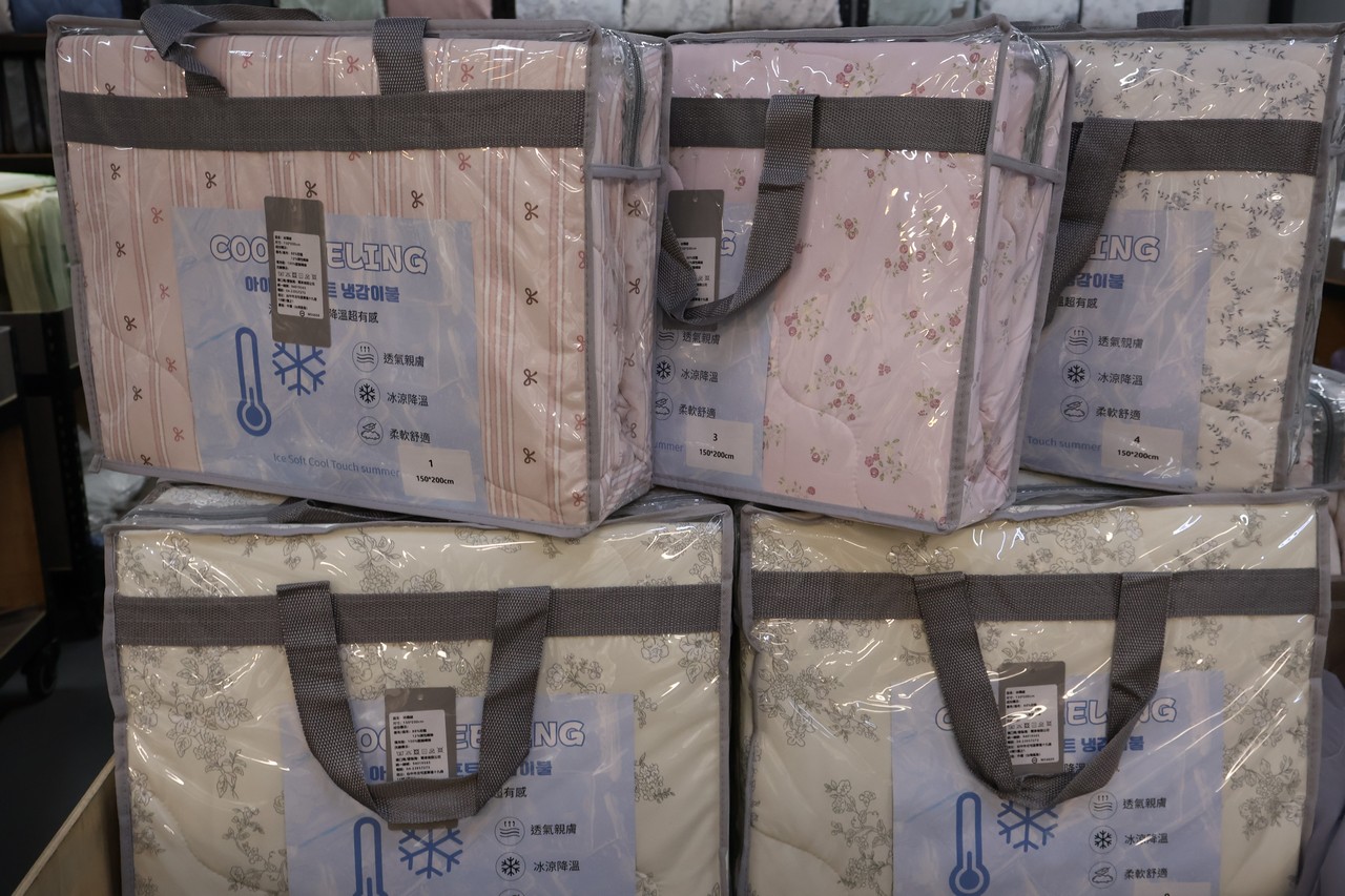 台中妞妞寢具︱夏季廠拍特賣 枕頭買一送一、涼感床包涼被全面下殺再送滿額好禮