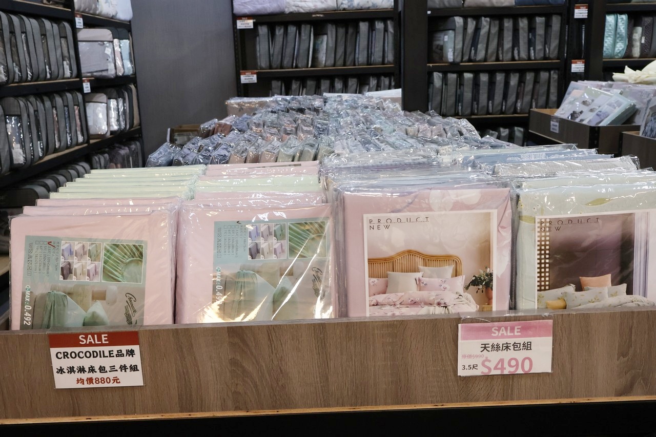 台中妞妞寢具︱夏季廠拍特賣 枕頭買一送一、涼感床包涼被全面下殺再送滿額好禮