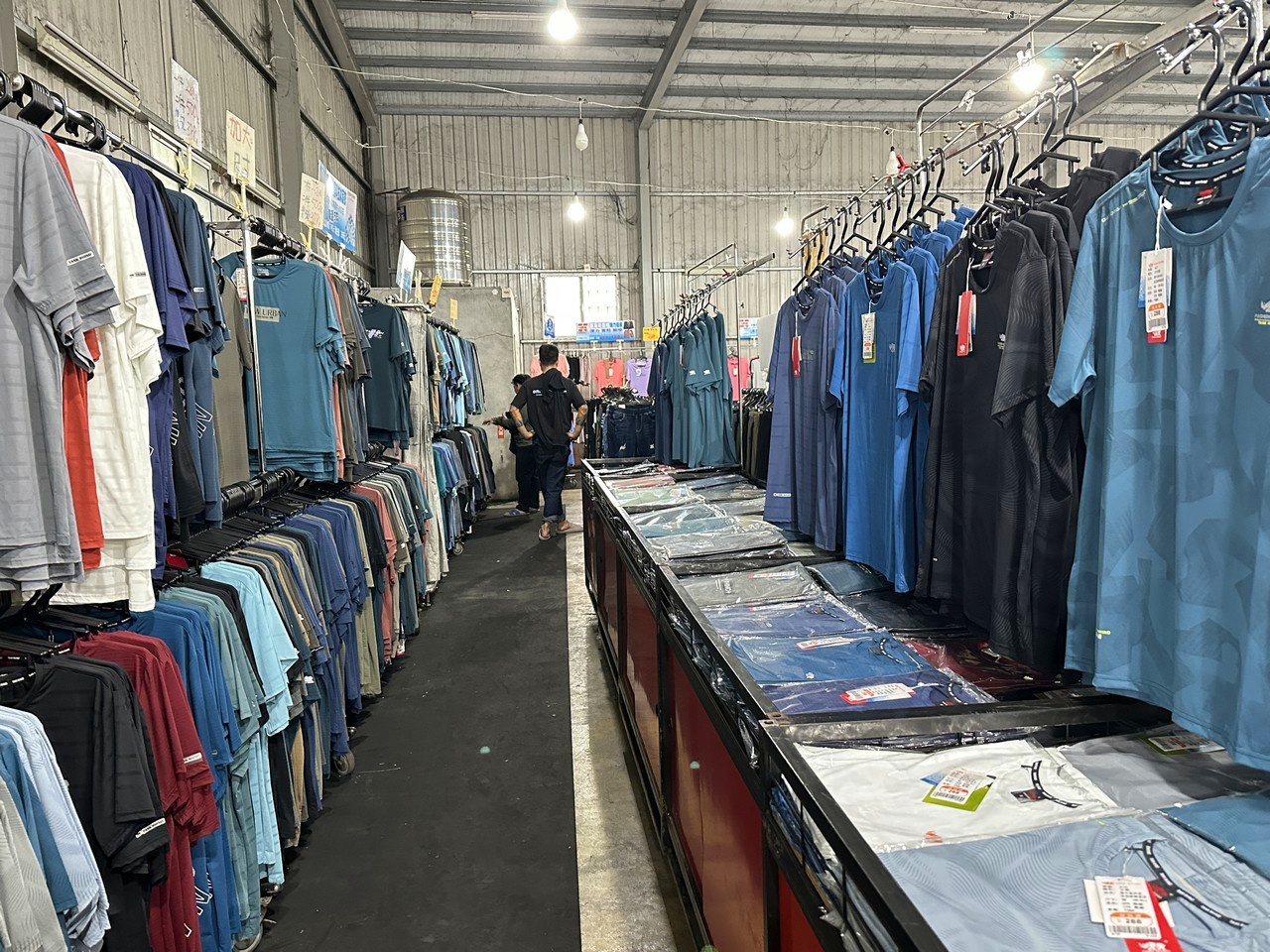 苗栗公館北屋牛仔牛仔服飾特賣會︱︱夏季新品開賣全面優惠回饋，特賣最低只要100元起 